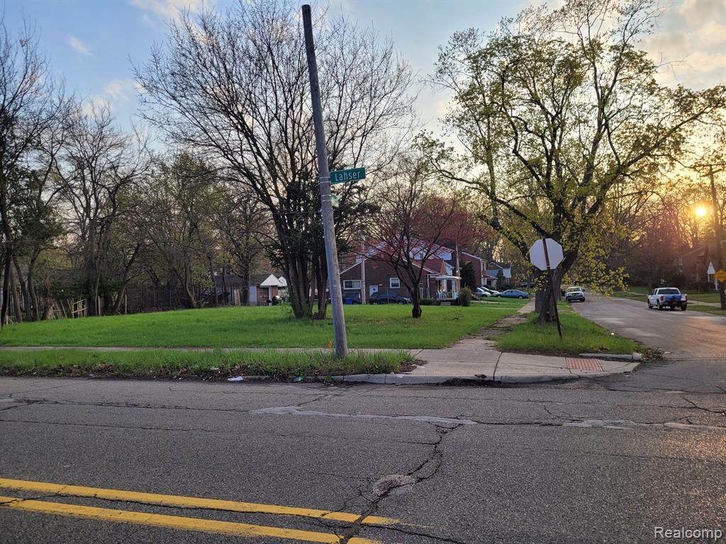 18435 Lahser - Photo 1