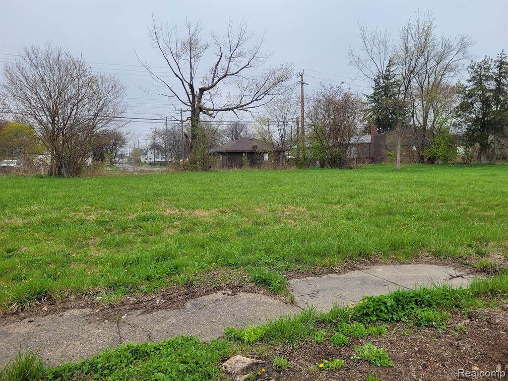3945 Beaconsfield - Photo 1