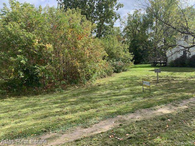 8023 Seneca - Photo 1