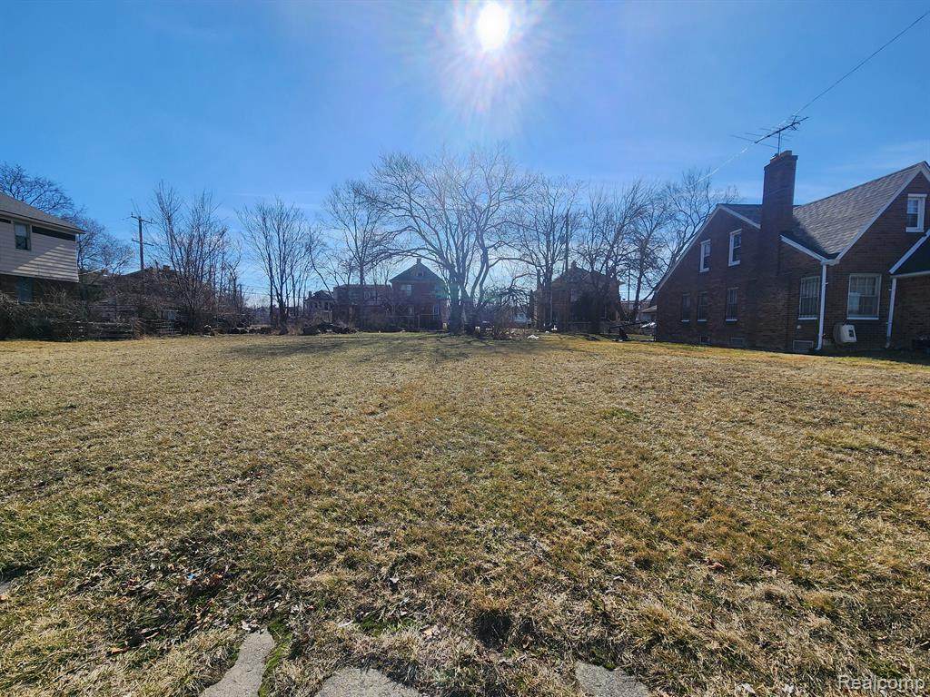 707 Brentwood - Photo 1