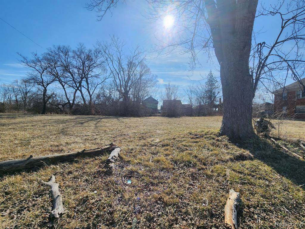 615 Brentwood - Photo 1