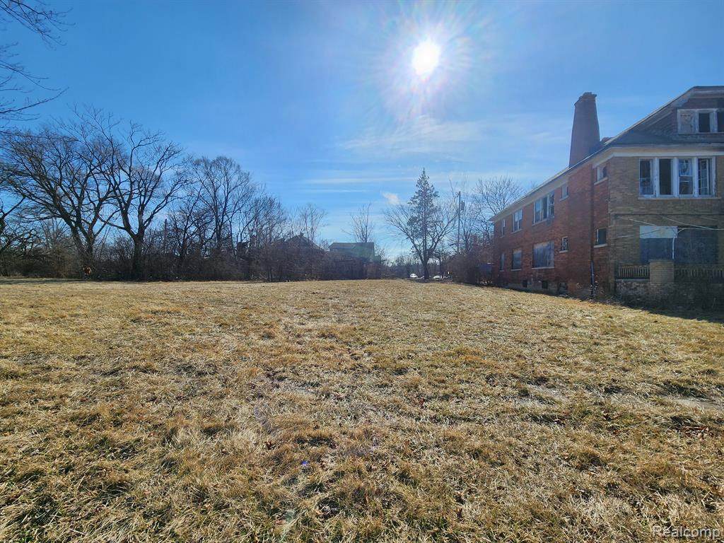 623 Brentwood - Photo 1
