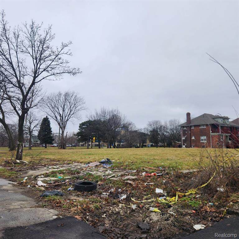 1830 Grand - Photo 1