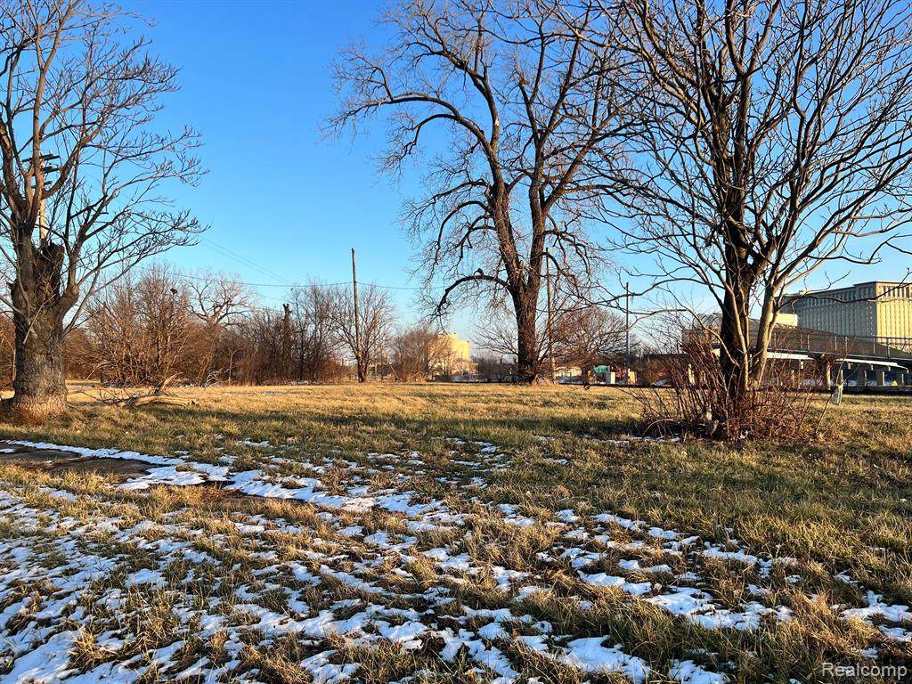 2435 Perry - Photo 1