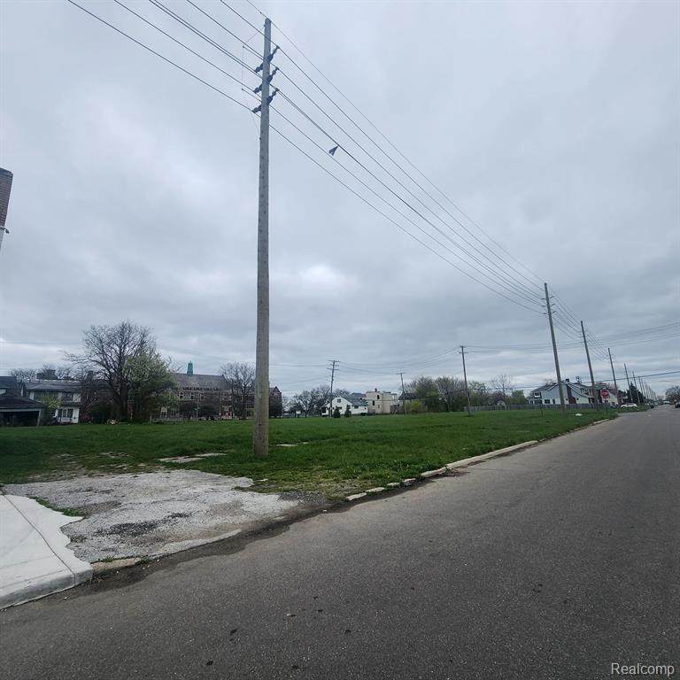 2363 Elmhurst - Photo 1