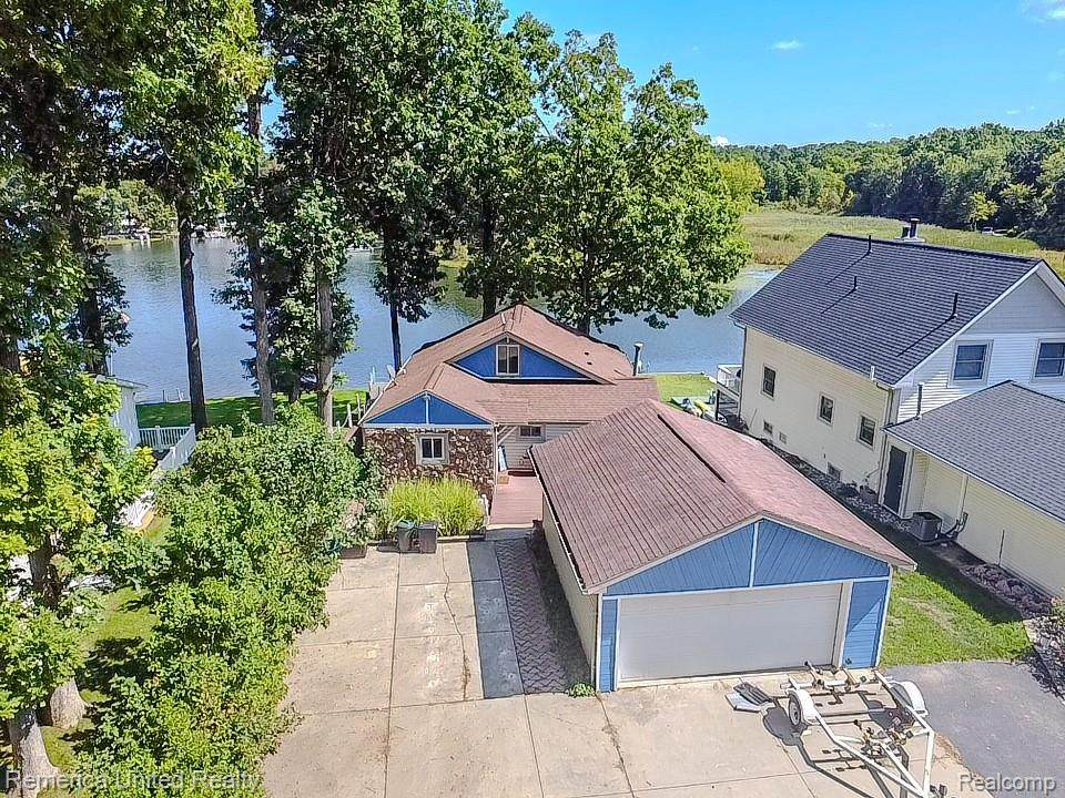 16431 Oak Hill - Photo 1