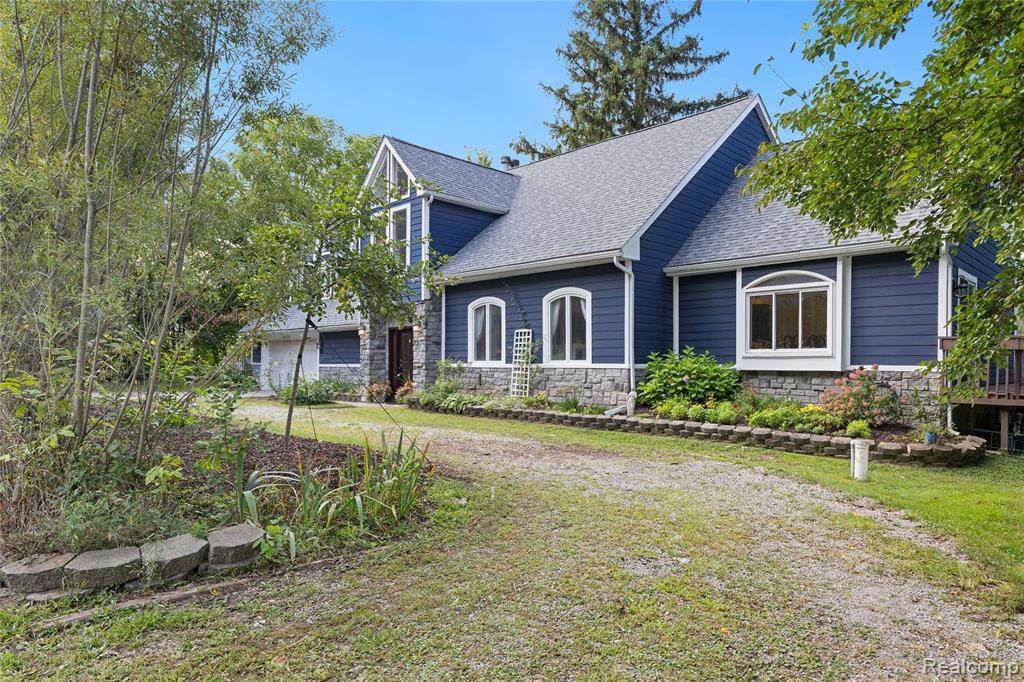 46150 7 Mile - Photo 1