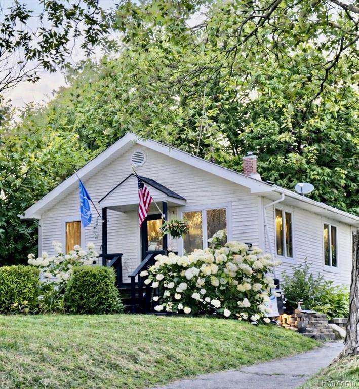 1820 Genesee - Photo 1