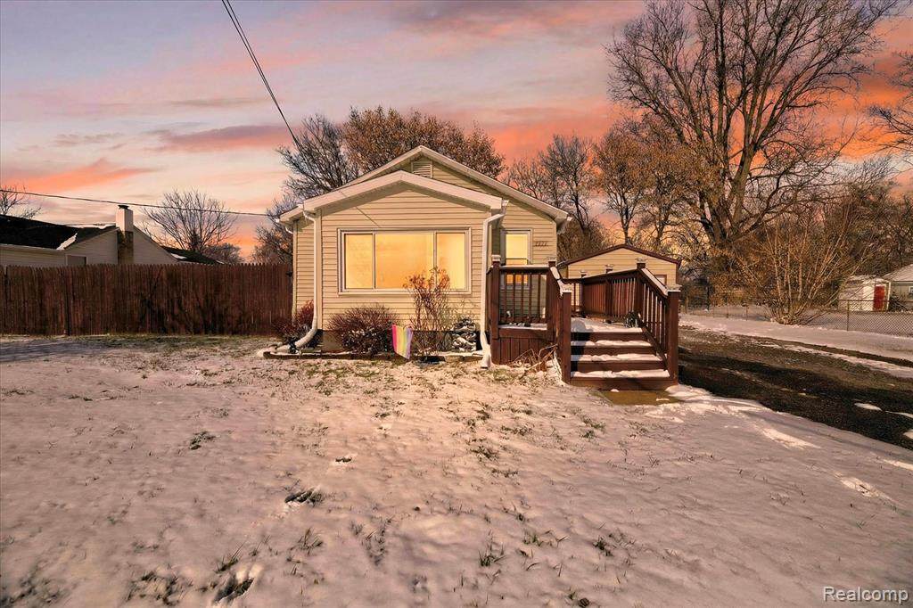 2371 Parkwood - Photo 1