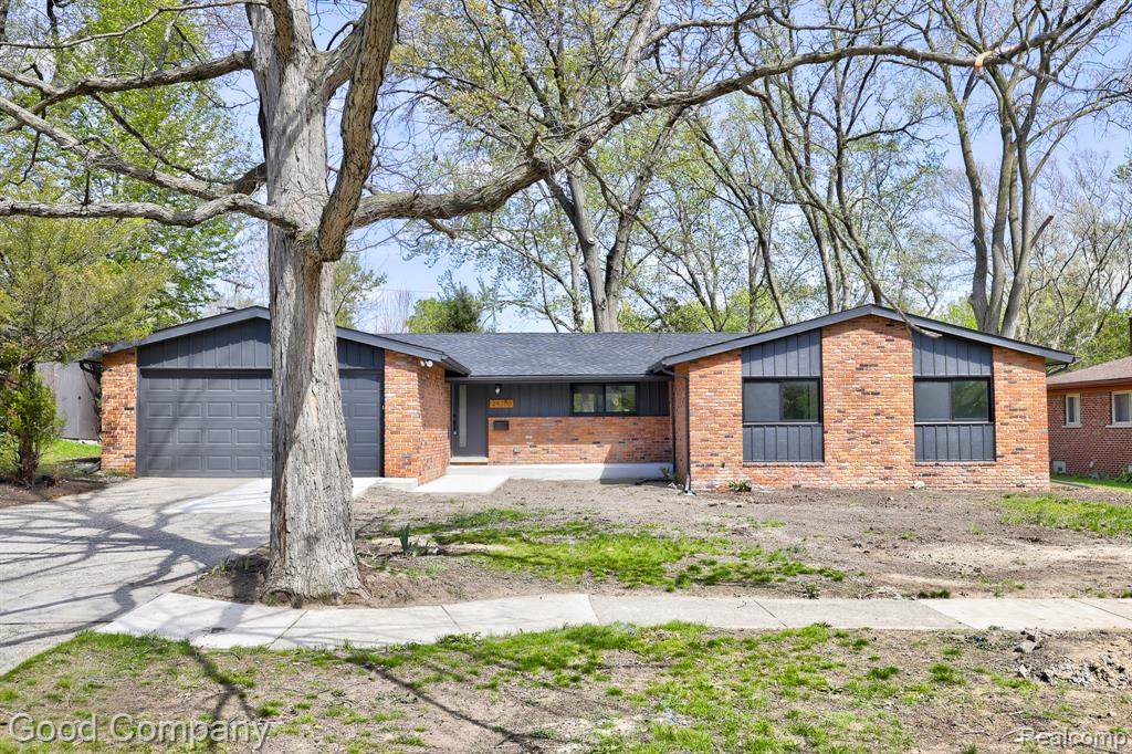 24250 Majestic - Photo 1