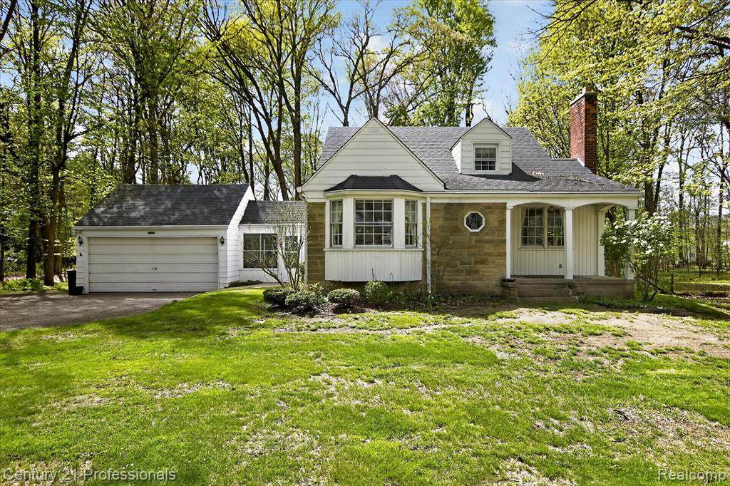 15985 Oak - Photo 1