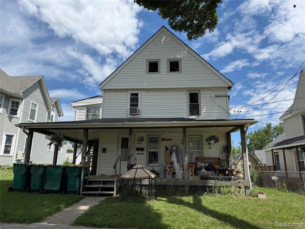 305 Main - Photo 1
