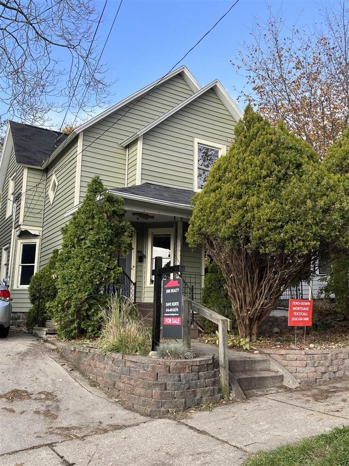 447 Emerald Avenue Ne - Photo 1