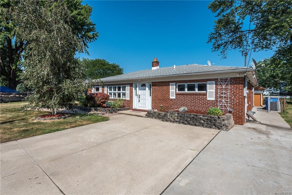 29775 Pointe Dr - Photo 1