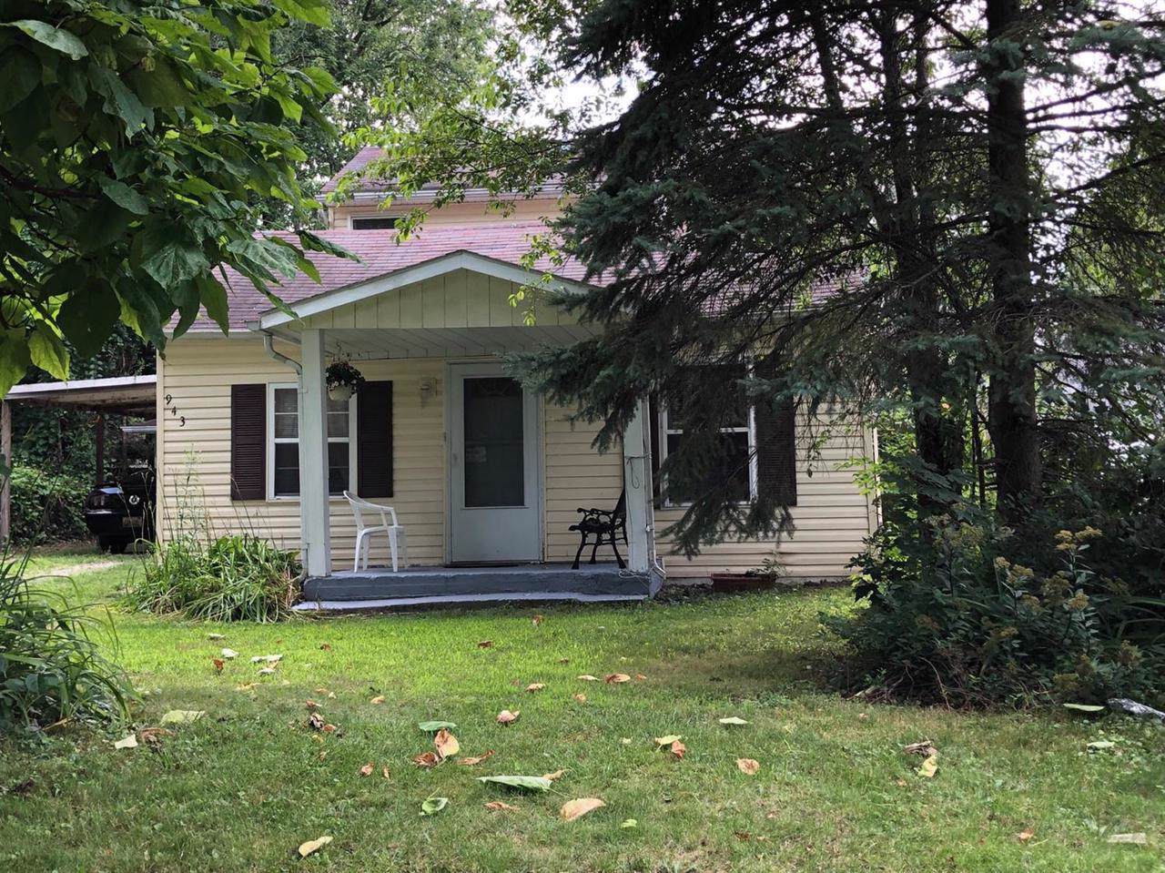 943 Carol - Photo 1