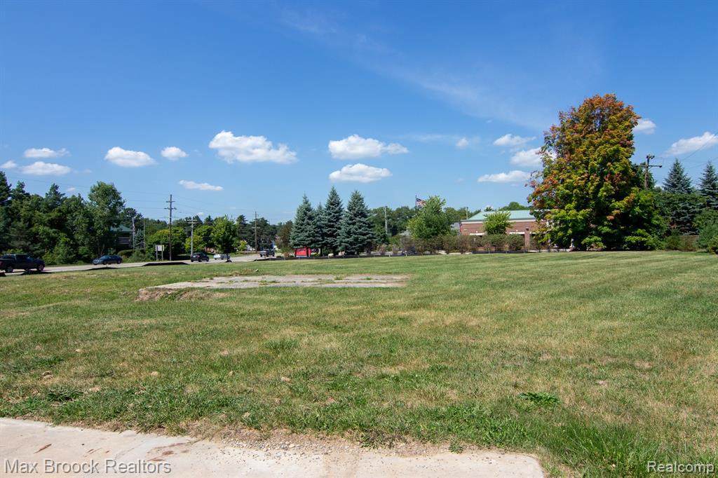 7916 Ortonville - Photo 1