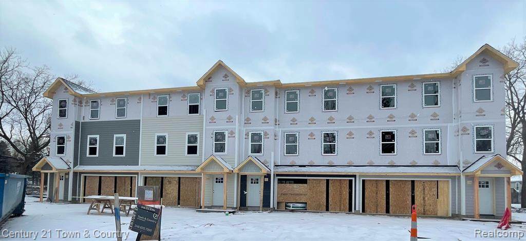 200 Oakwood - Photo 1