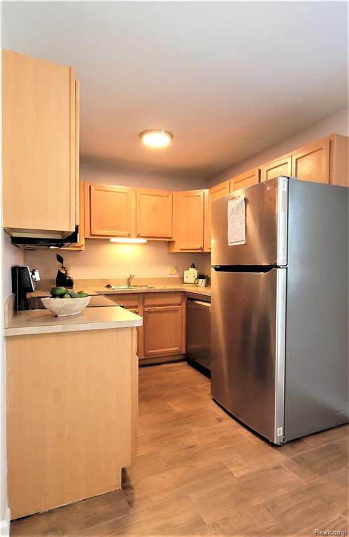 2445 Torquay - Photo 1