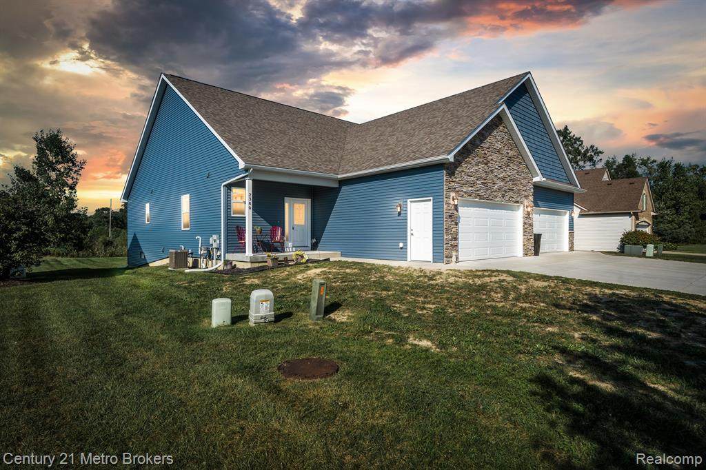 2380 Waterford - Photo 1