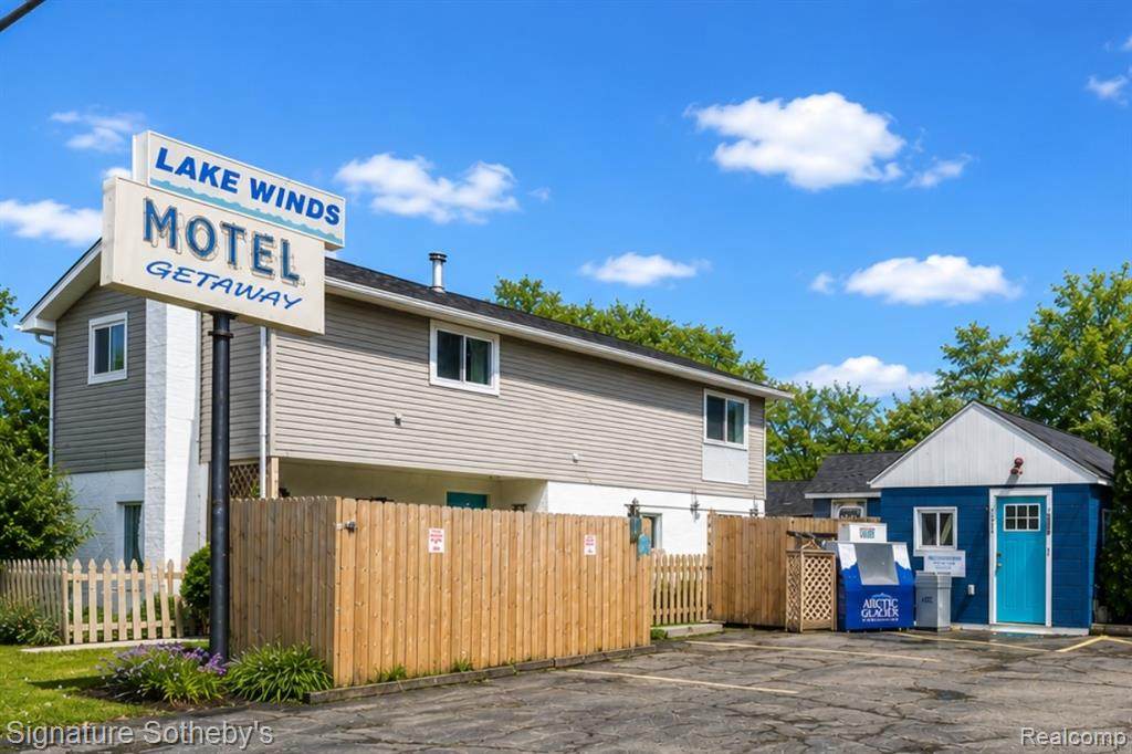 6997 Lakeshore - Photo 1