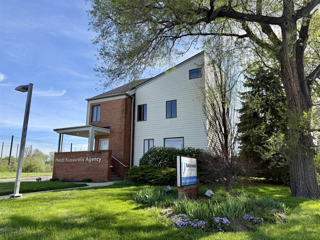 2405 Main - Photo 1