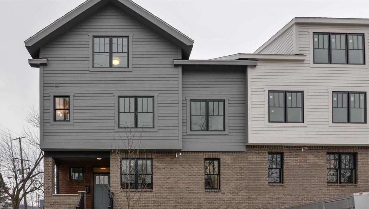 107 Davis - Photo 1