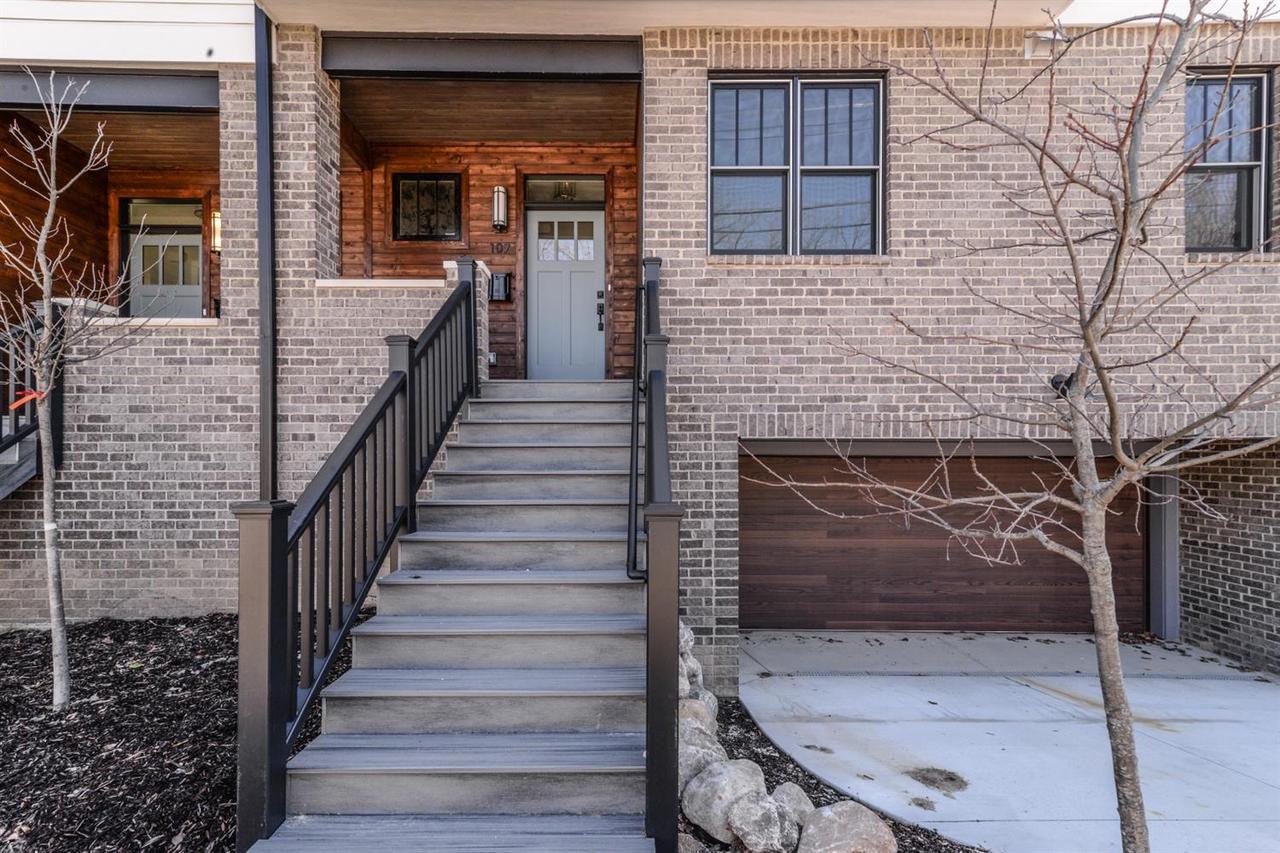 107 Davis - Photo 1