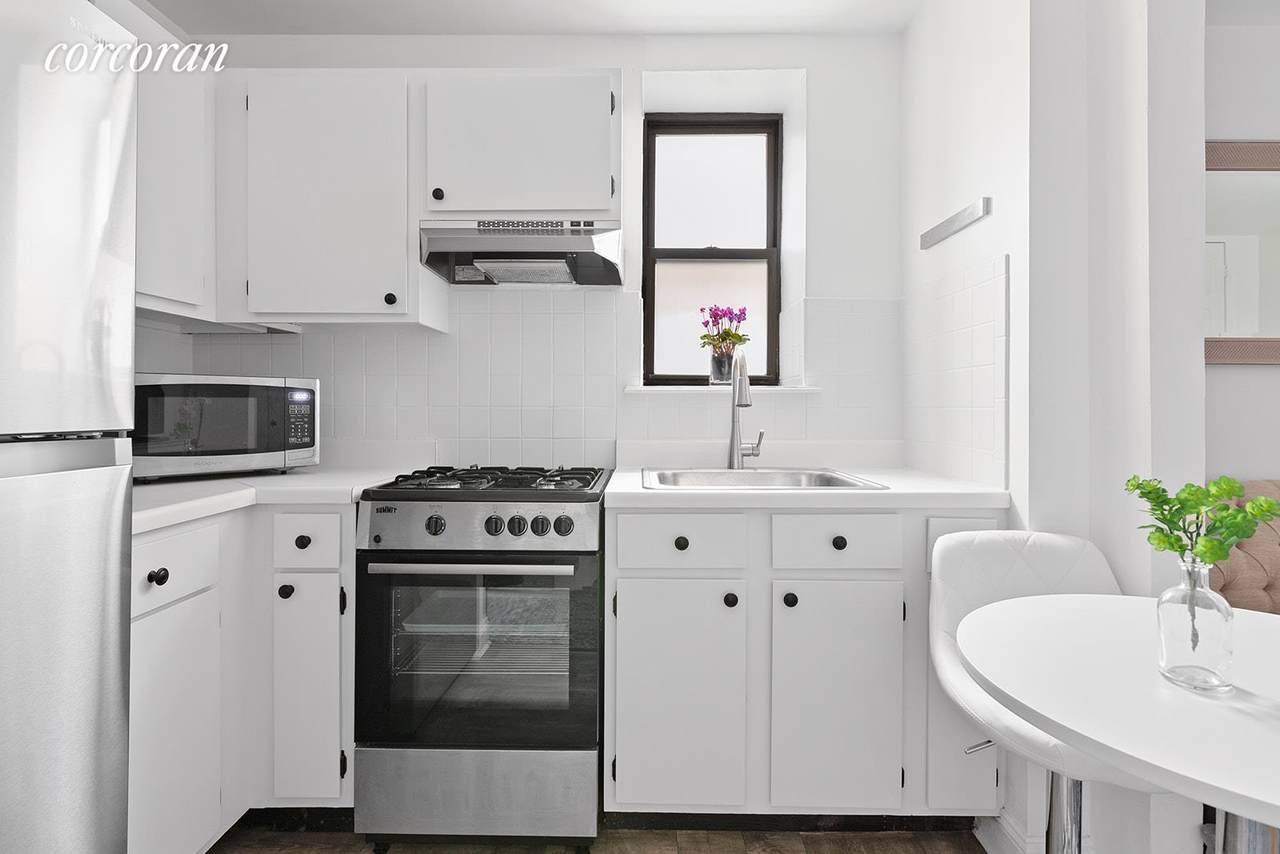 414 10TH Street - Photo 1