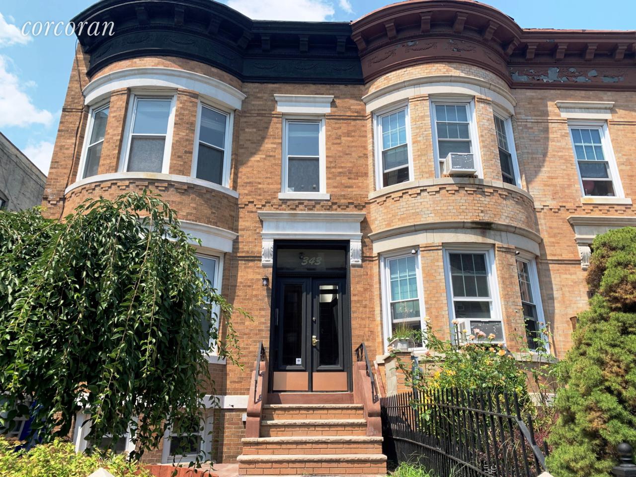 343 Maple St - Photo 1