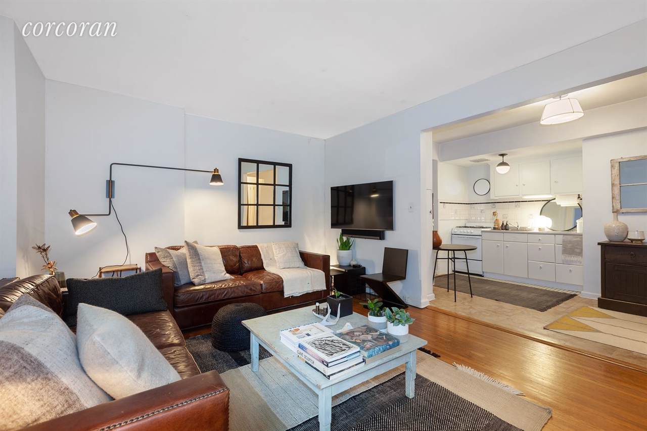 1125 Lorimer St - Photo 1