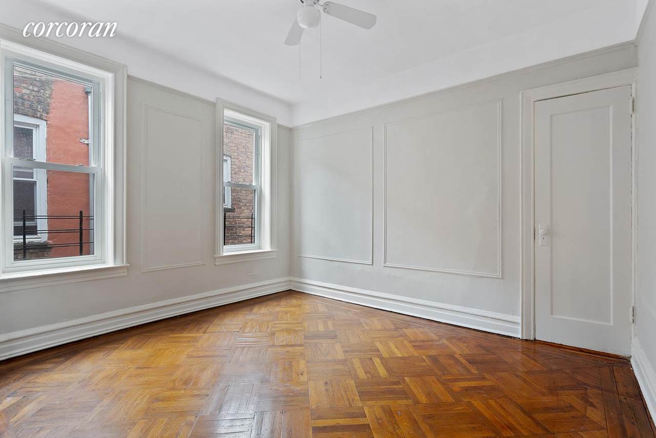 566 Osborn St - Photo 1