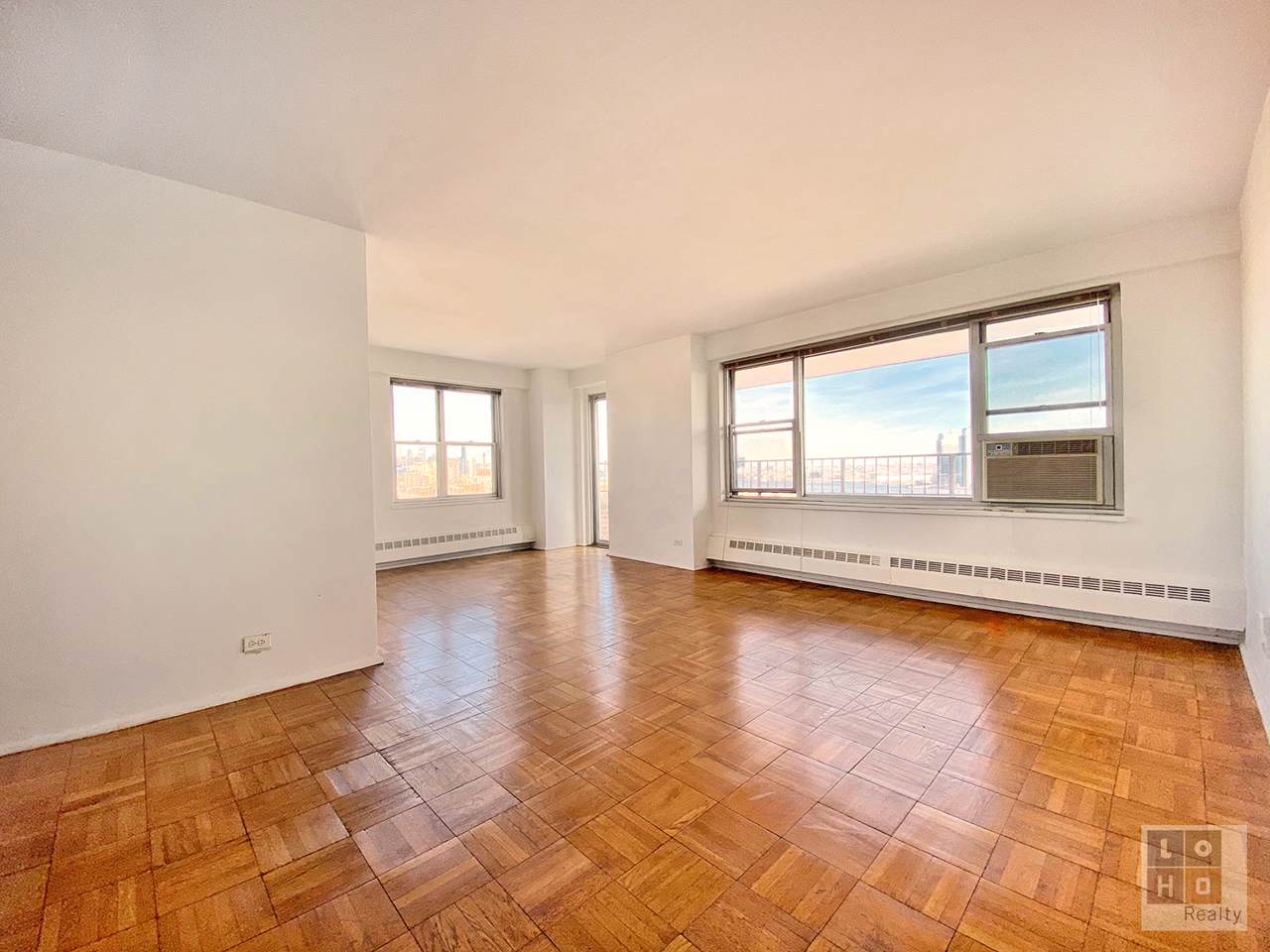568 Grand St - Photo 1