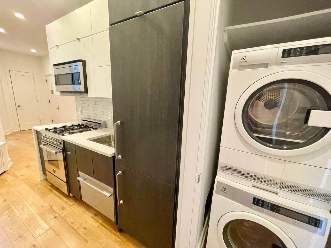 253 10th Street - Photo 1