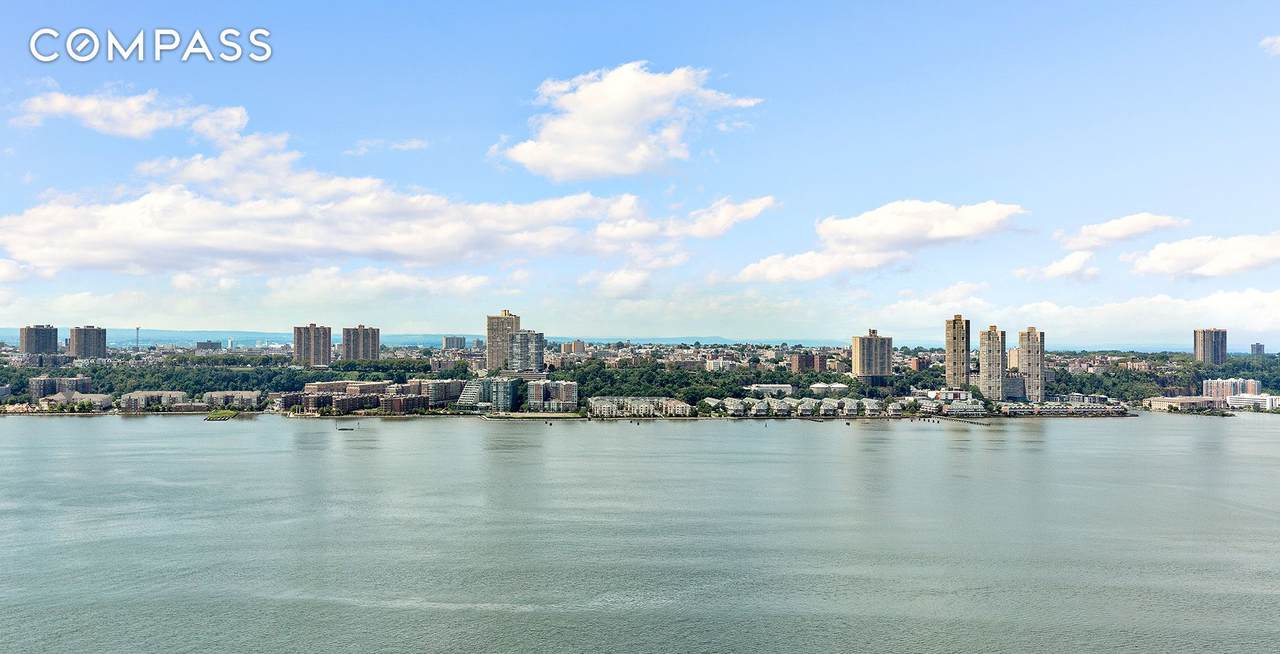 60 Riverside Boulevard - Photo 1