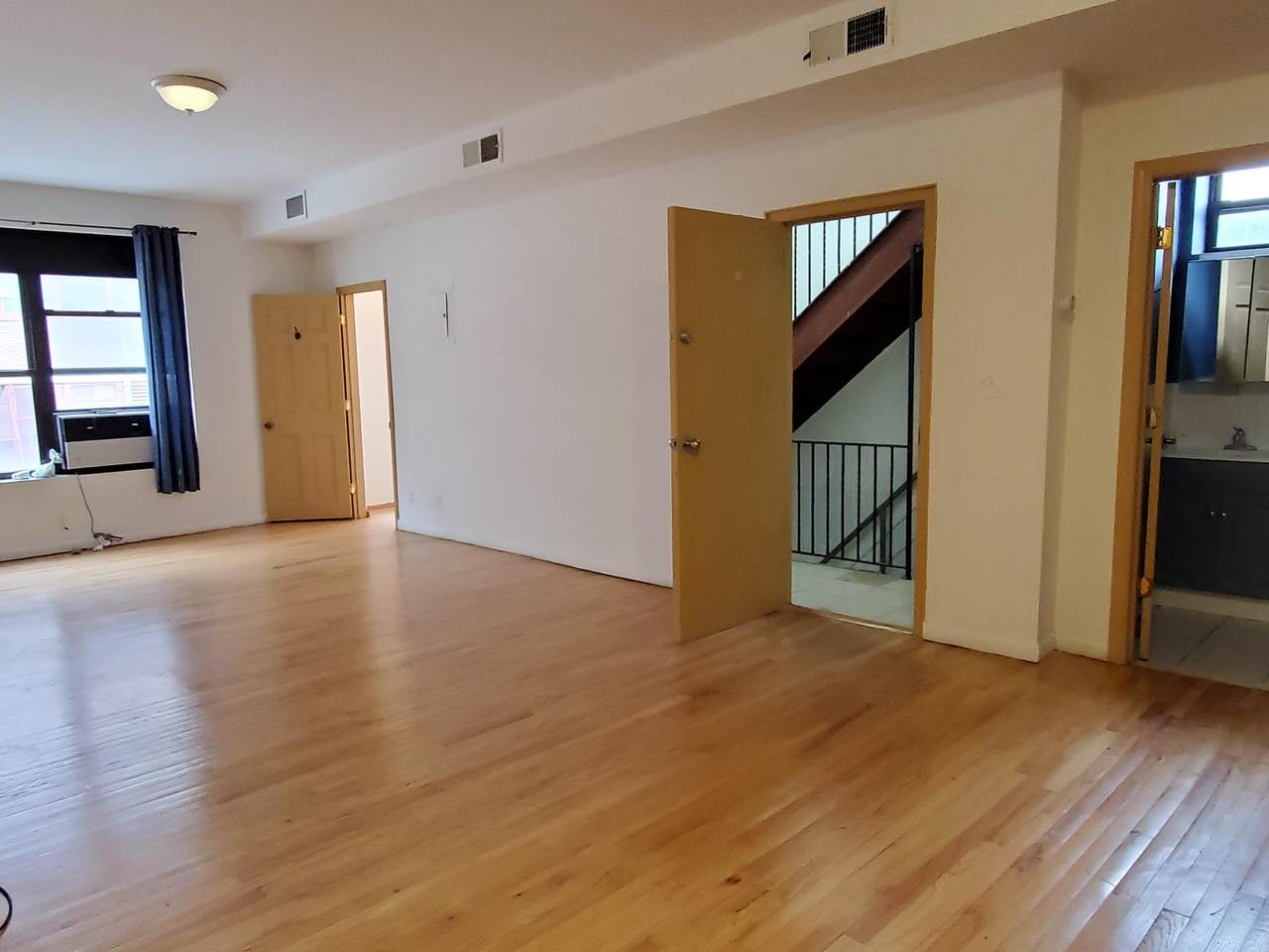 43-20 Van Dam Street - Photo 1