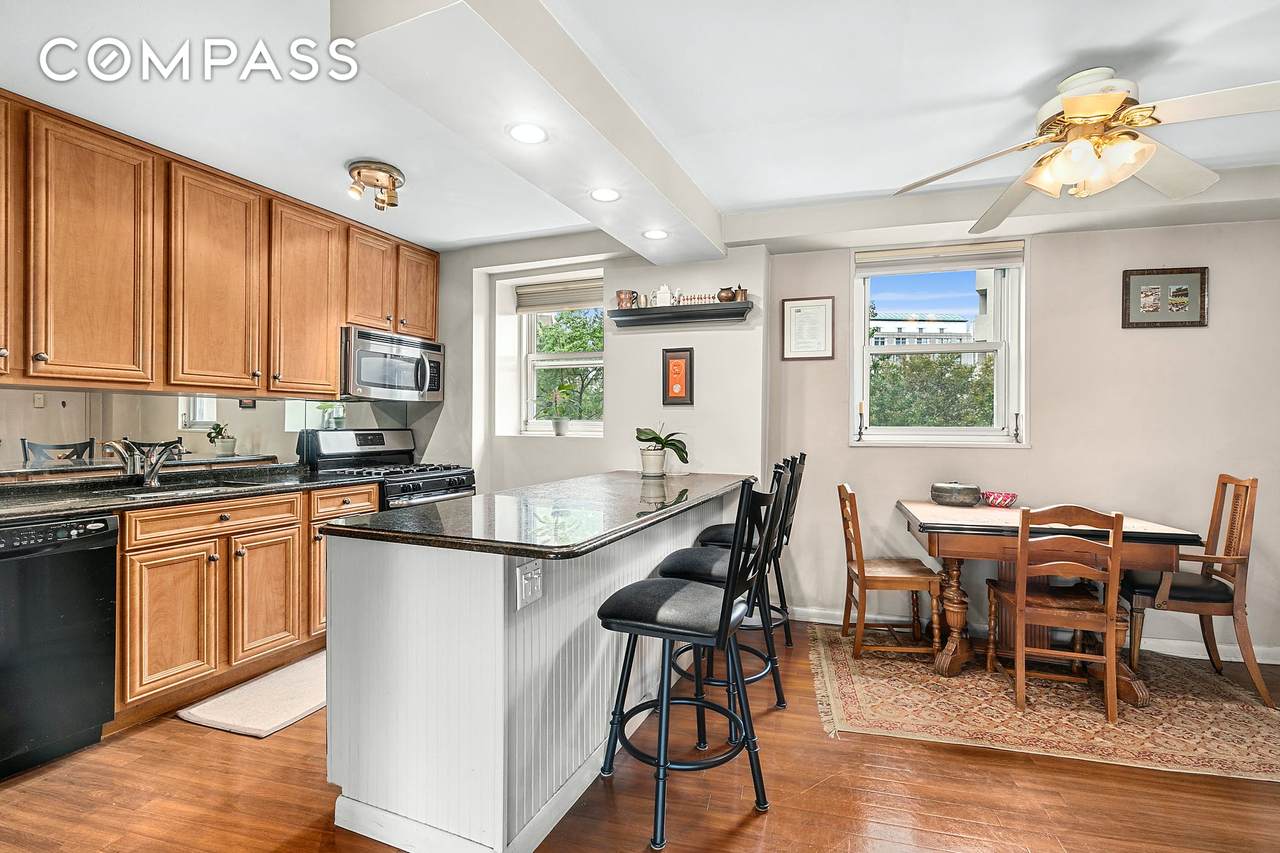 215 Park Row - Photo 1