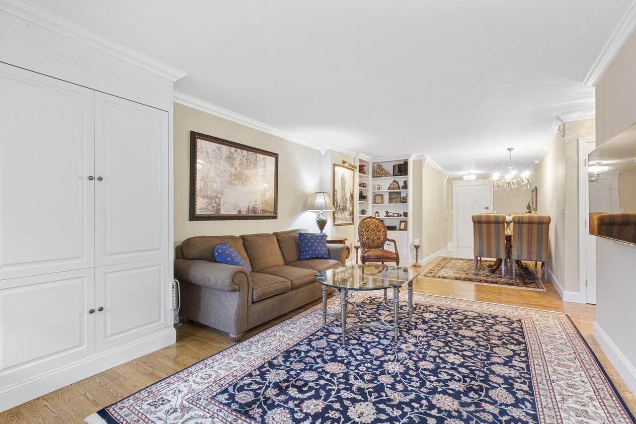 305 24th Street - Photo 1