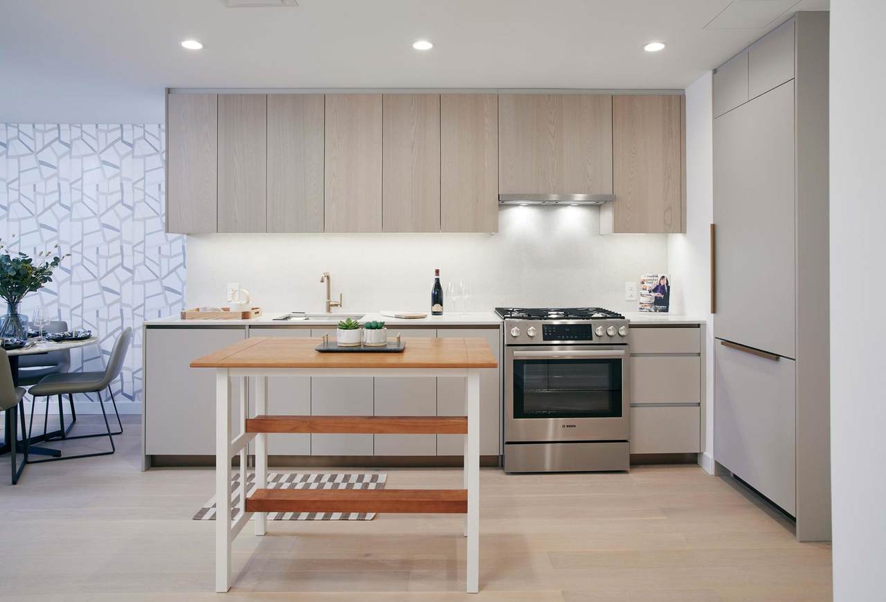 3 Court Square - Photo 1
