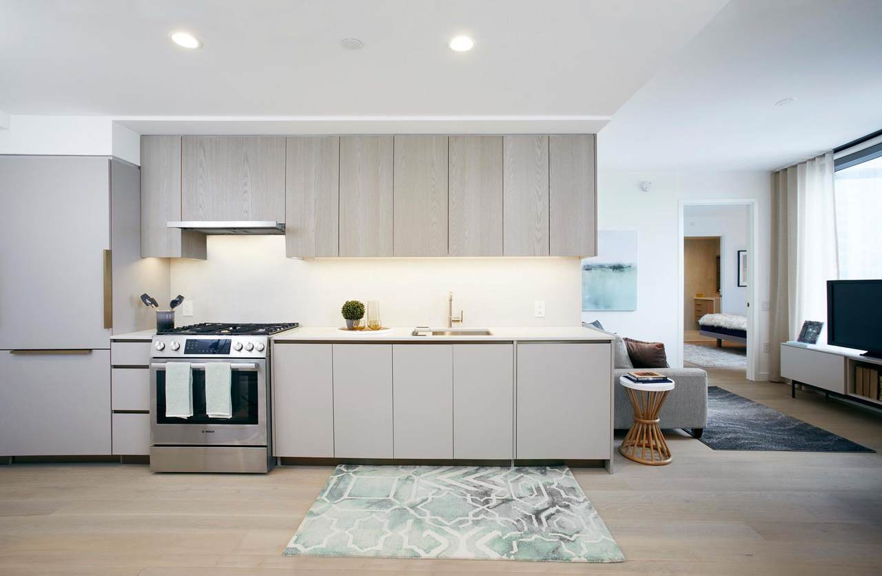 3 Court Square - Photo 1
