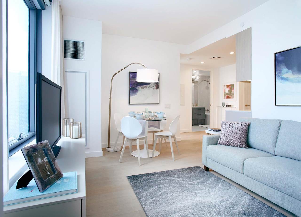 3 Court Square - Photo 1