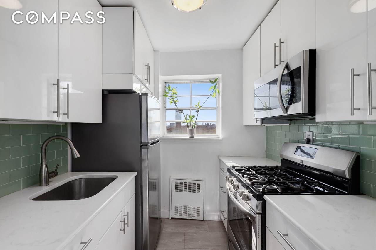 3030 Johnson Avenue - Photo 1