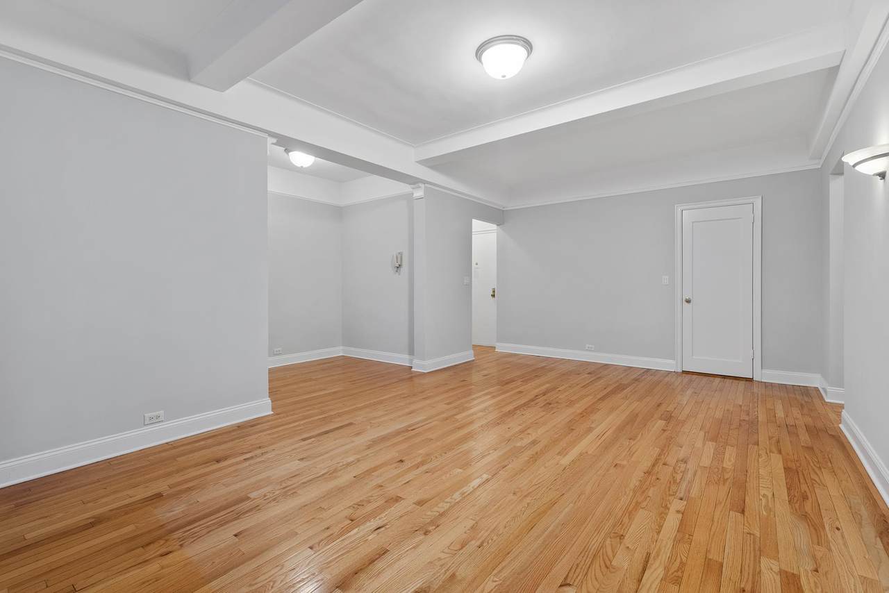1 University Place - Photo 1