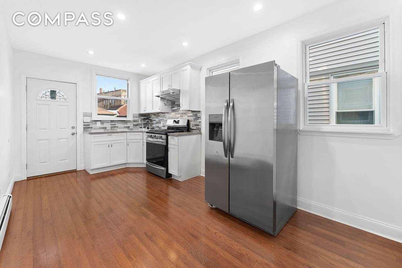 657 39th Street - Photo 1
