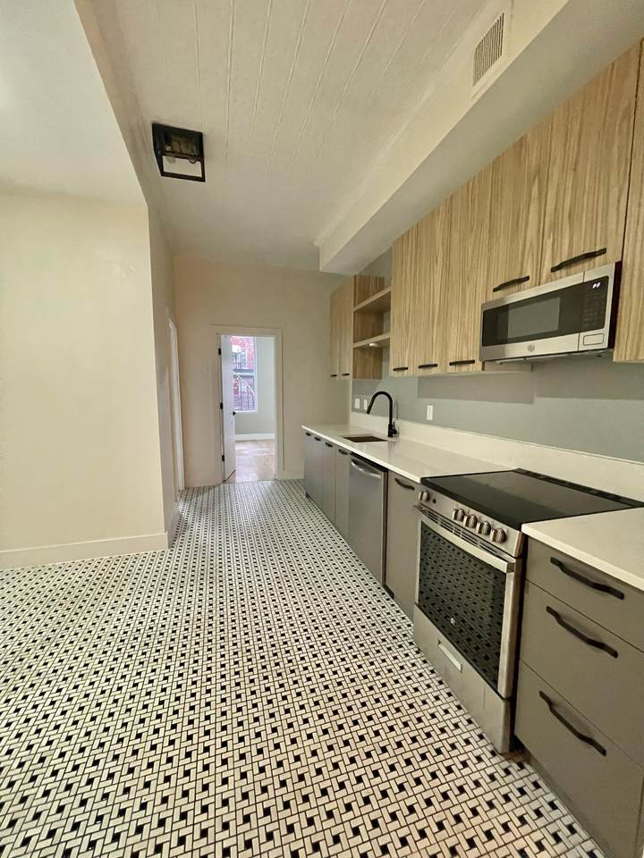 1638 Dekalb Avenue - Photo 1
