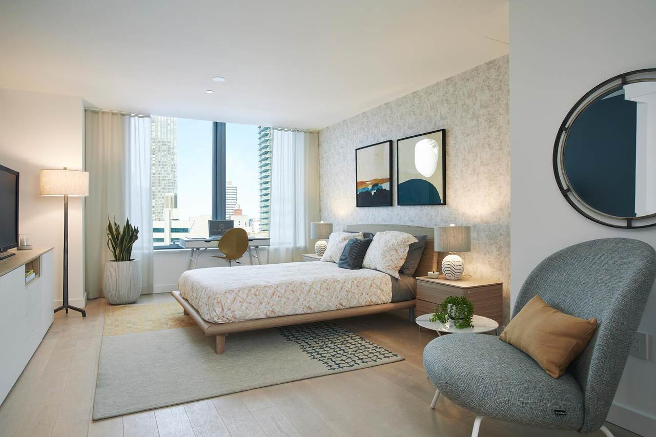 3 Court Square - Photo 1