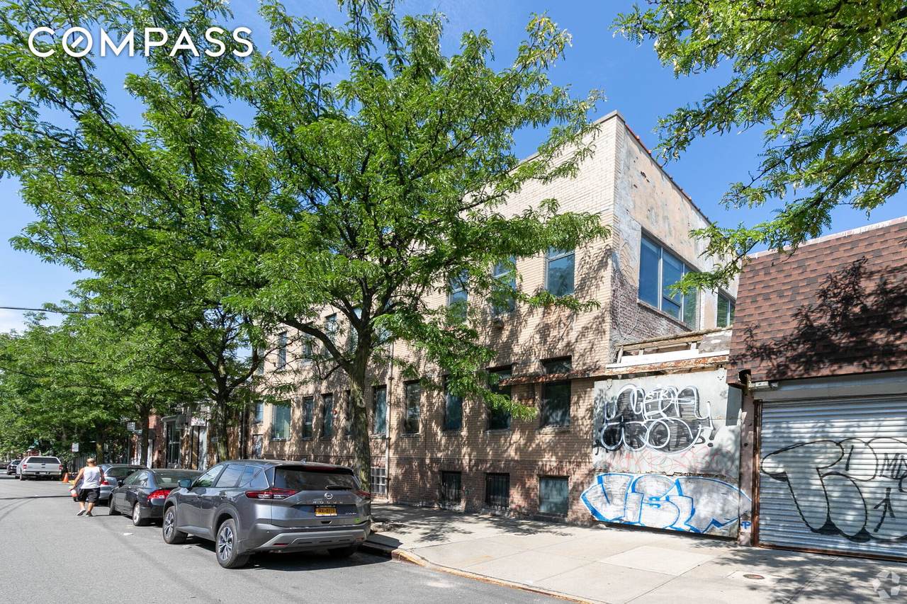 20 Van Dam Street - Photo 1