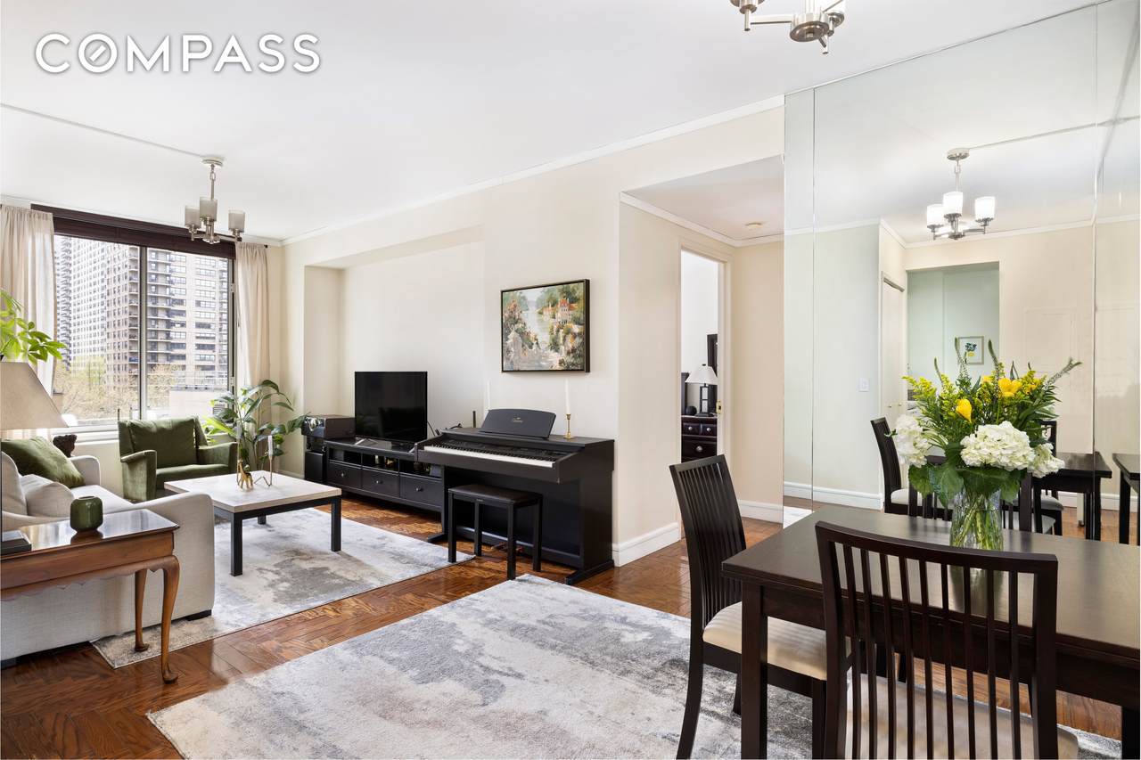 200 Riverside Boulevard - Photo 1