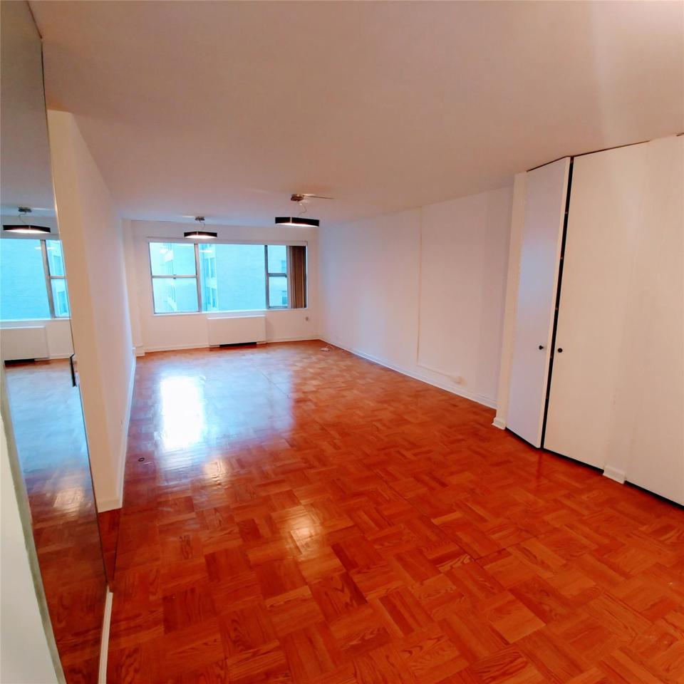 77 55th St - Photo 1