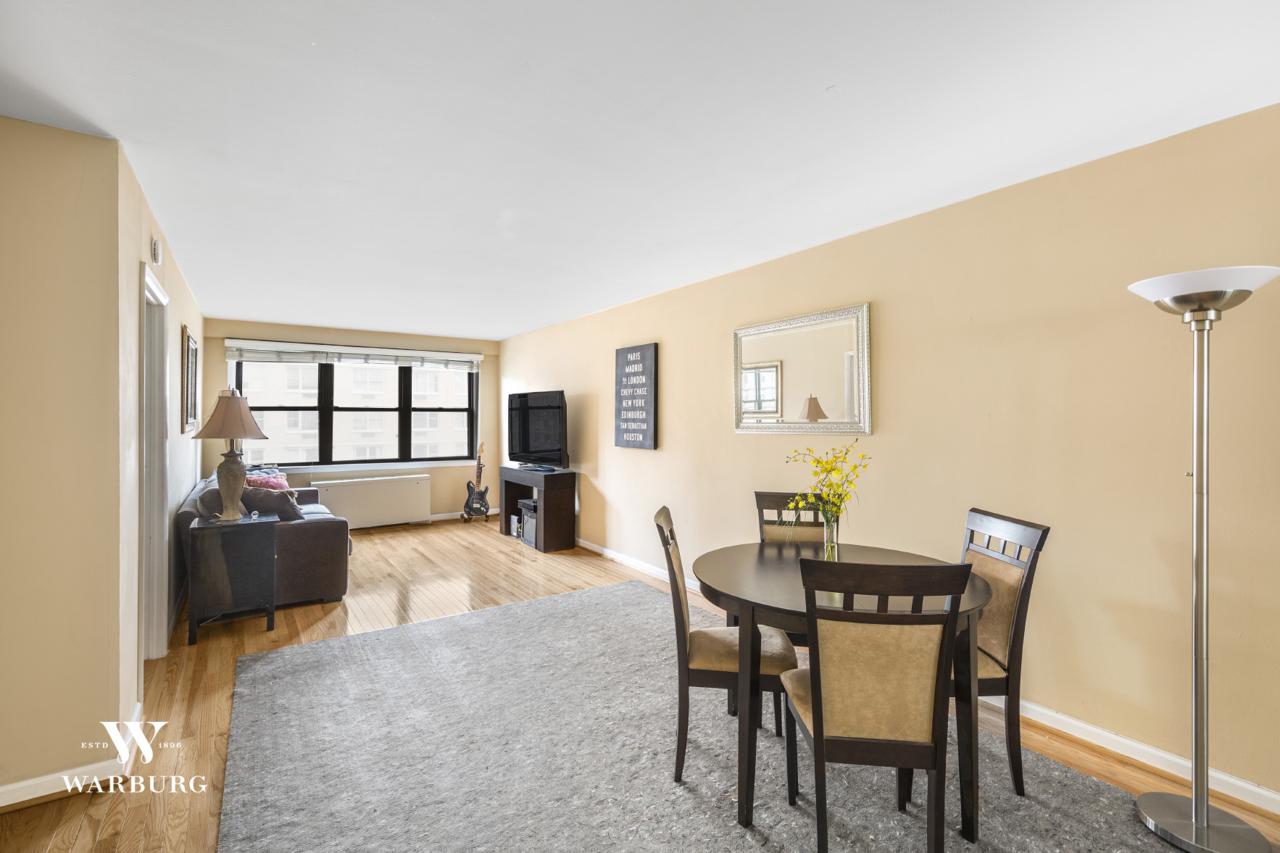201 28TH St - Photo 1