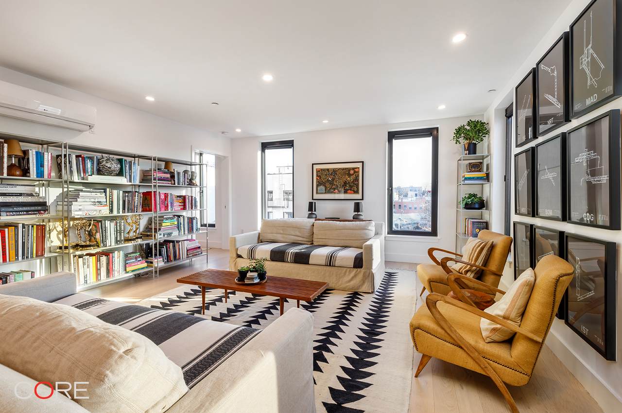 762 Park Place - Photo 1